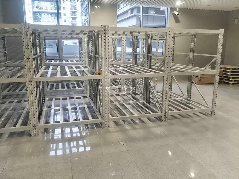 不銹鋼輕型貨架都有哪些價(jià)格？深圳輕型貨架價(jià)